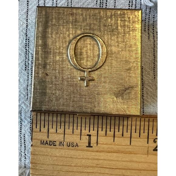 Vintage Iconic Midcentury Female Gender Symbol Metal Trinket Box Pill Box - Picture 4 of 4